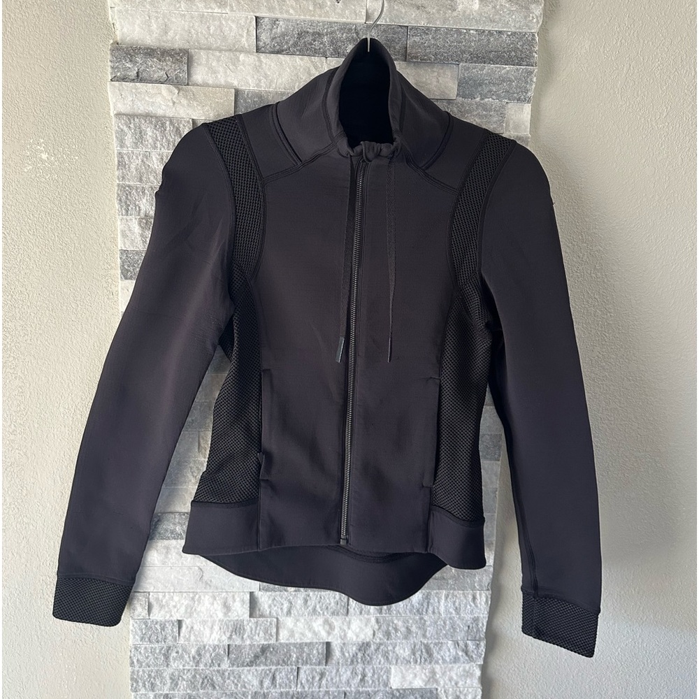 Lululemon Hot Mesh Jacket
Black - Picture 4 of 11